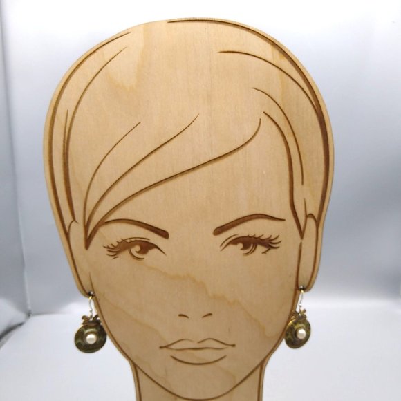 Vintage Brass Ornament Dangle Earrings, Ornate Gold Tone with Green Enamel - Picture 3 of 6